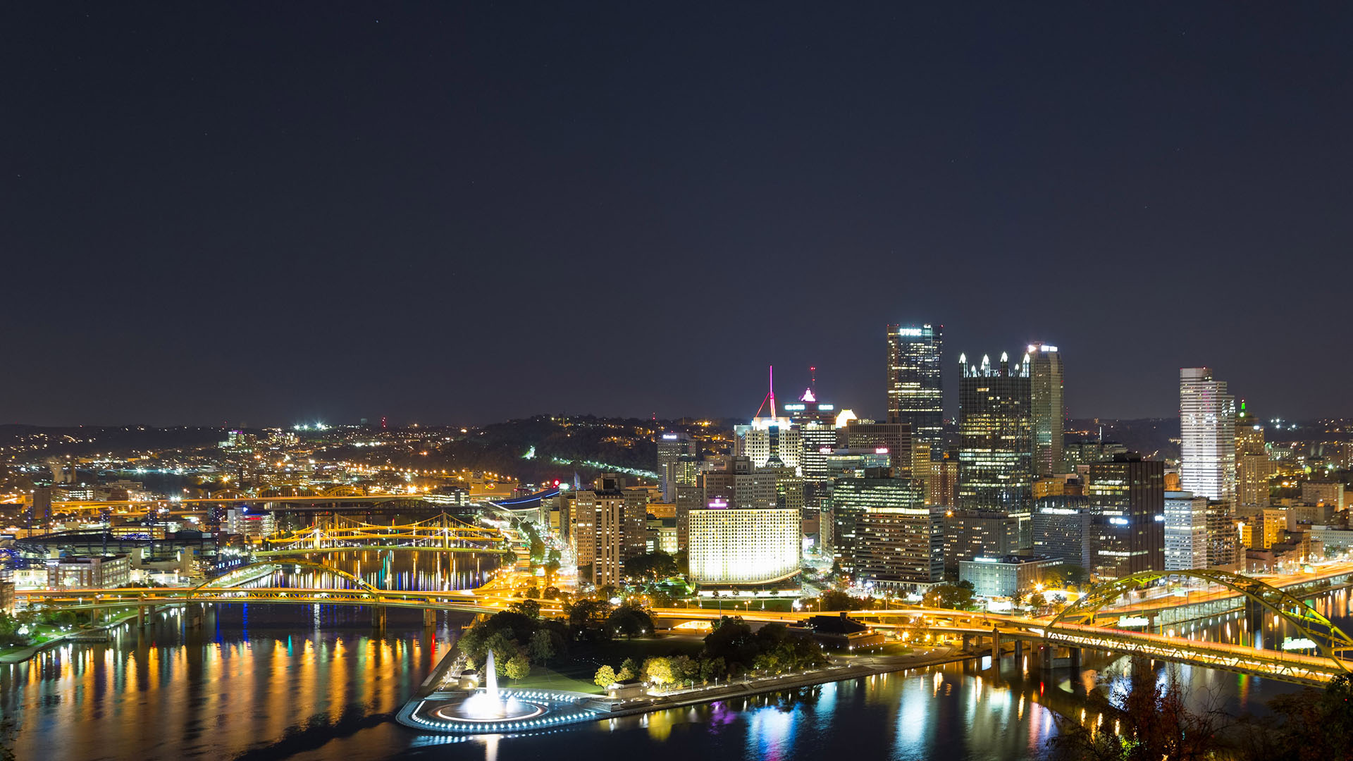 Pittsburgh nightime nightlife live wallpaper of sky scrapers and bridges
